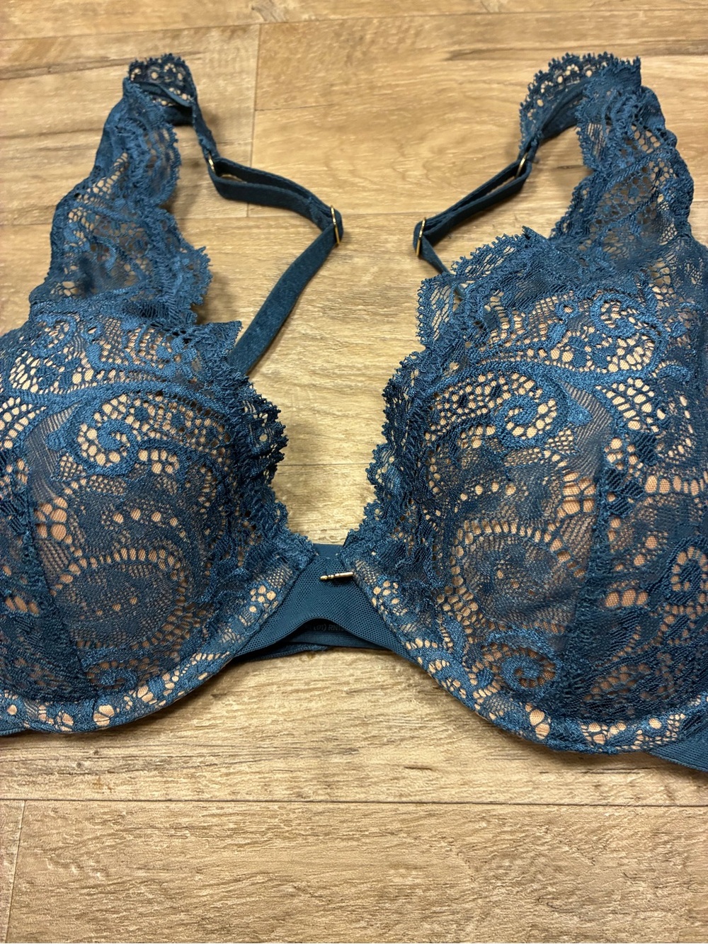 ThirdLove Lace Contour Plunge Bra - Picture 4 of 8
